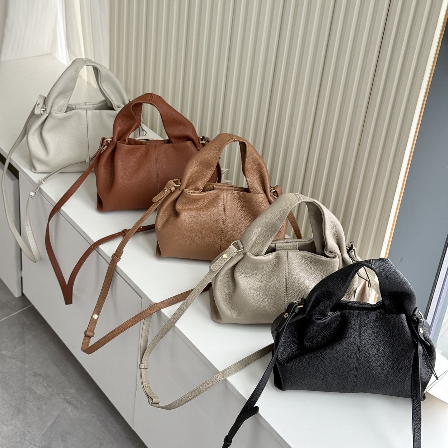Dongguan Houjie Siqi Shoes Store
