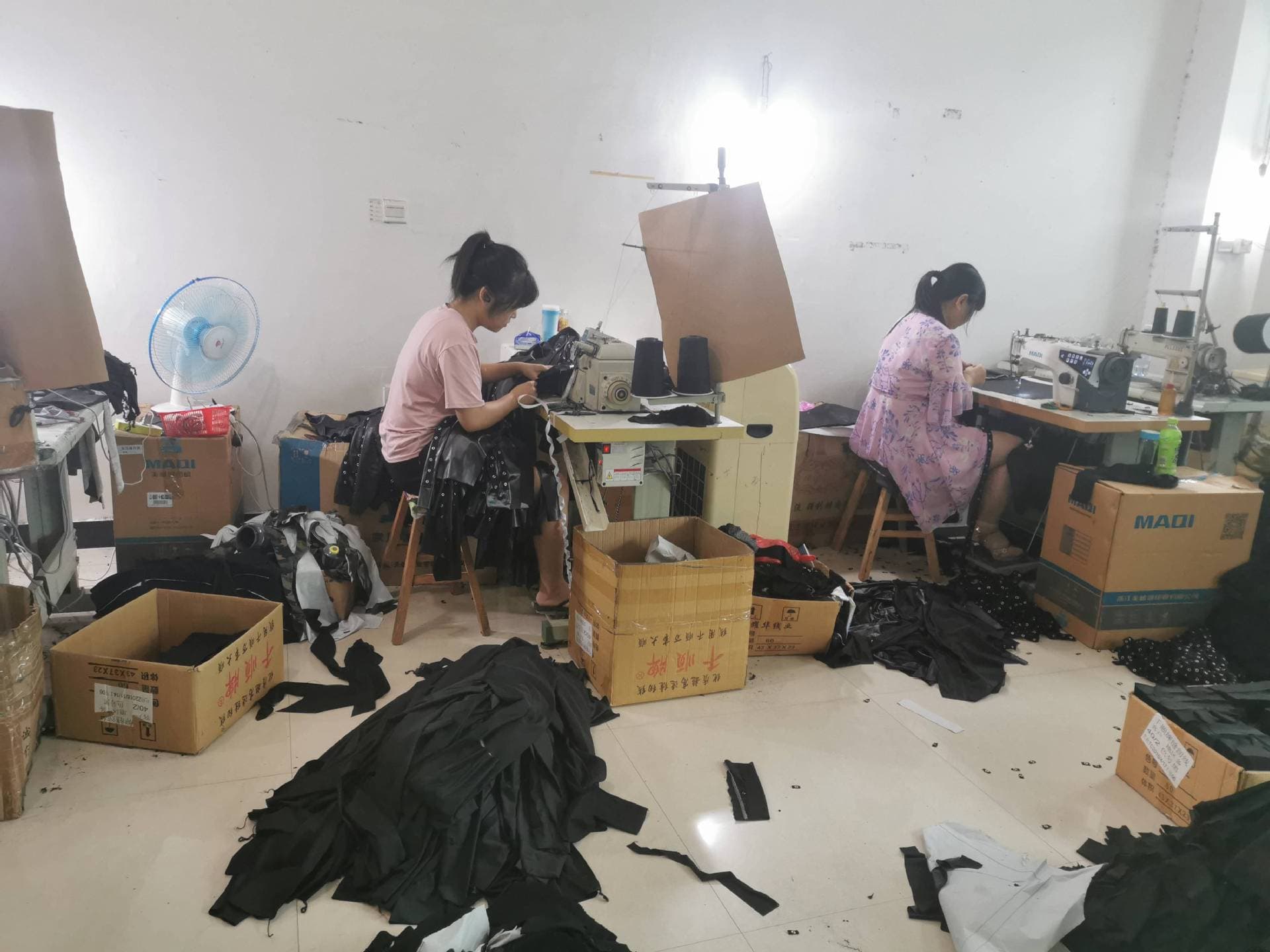 Yiwu Luoshi Socks Factory