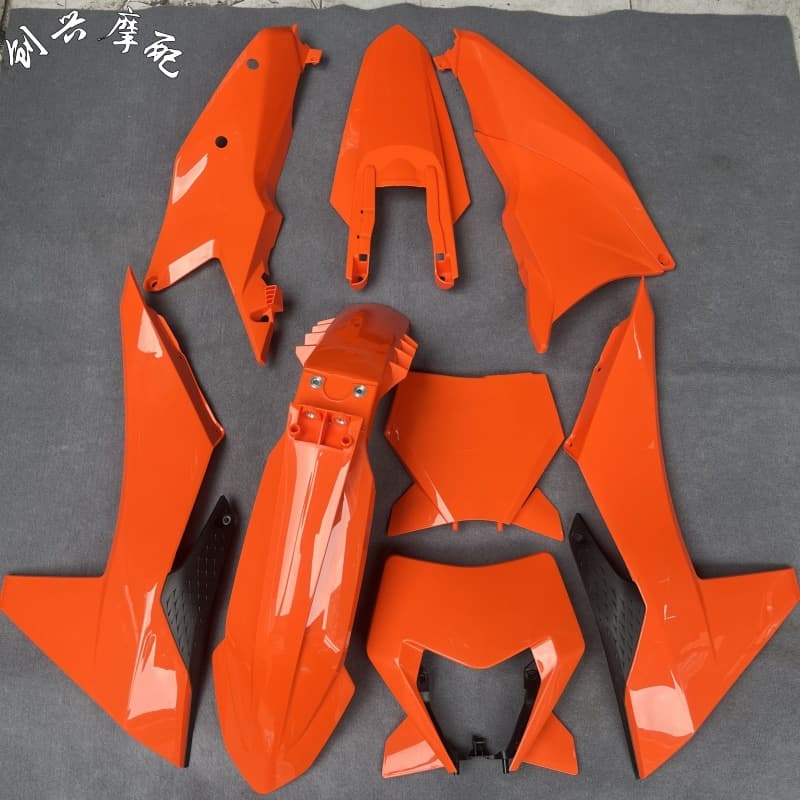 24 KTM K23 S7Z300 передние и задние крылья, защита топливного бака, боковые крышки и боковые крышки.