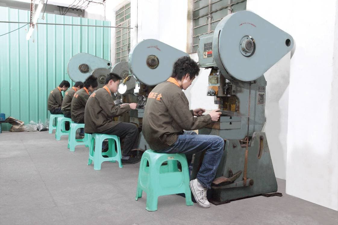 Shishi Hongpeng Hardware & Apparel Co., Ltd.