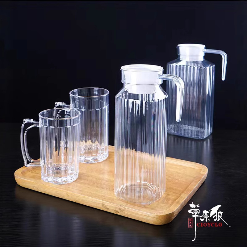 Акриловая бутылка для воды оптом из Китая