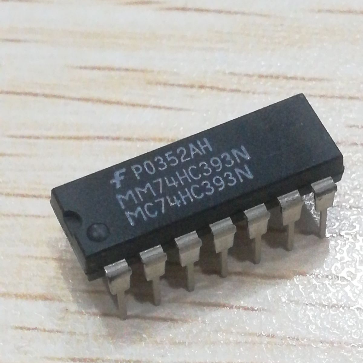 Микросхема MM74HC393N DIP14 оптом из Китая