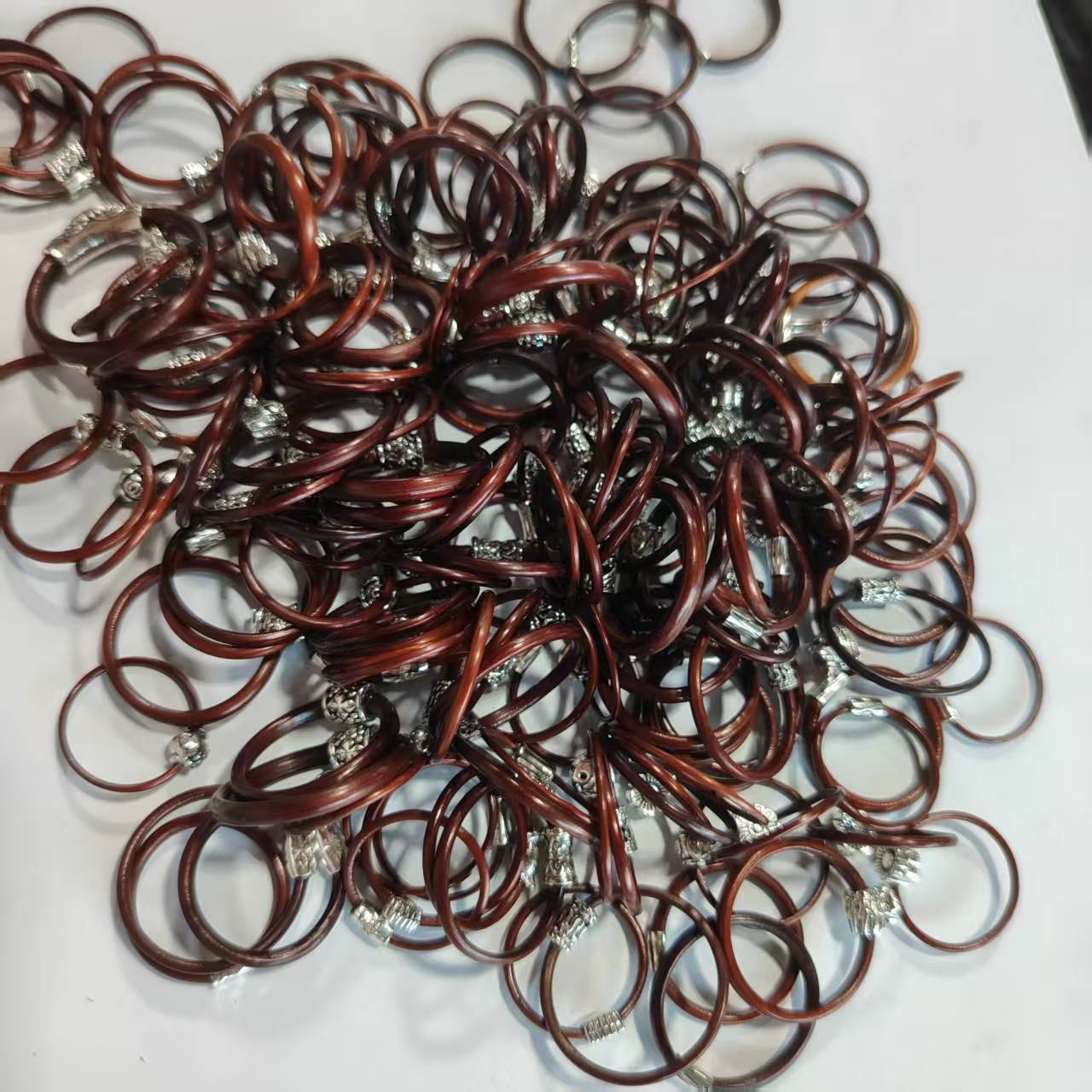 Кольца из кровавой лозы оптом из Китая