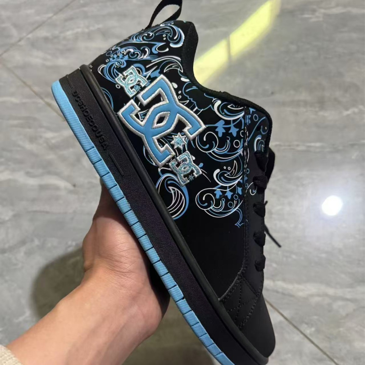 Кроссовки DC Shoes унисекс оптом из Китая