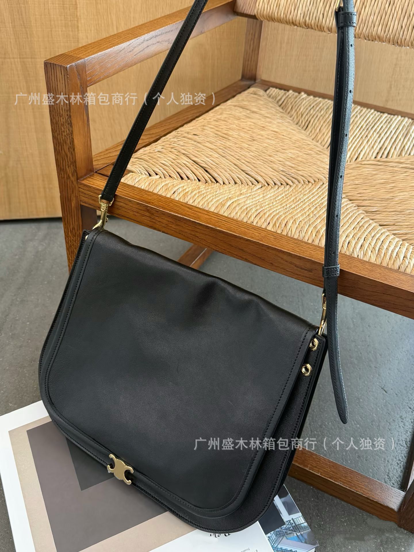 Кожаная женская сумка кроссбоди оптом из Китая