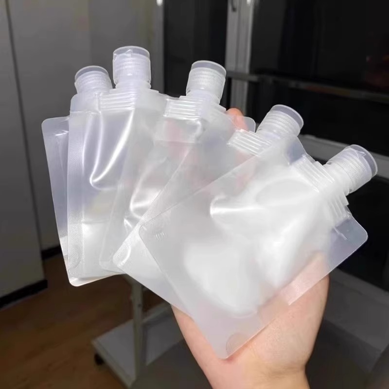 Дорожные бутылки и контейнеры